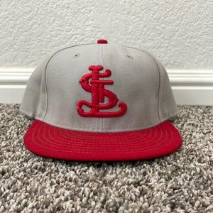 Used St. Louis Cardinals size 7 5/8